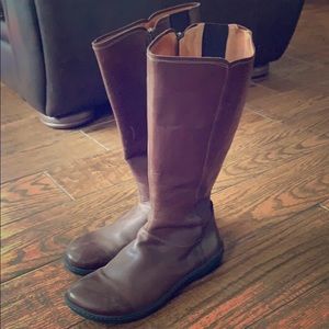 Birkenstock Farmington brown boots.